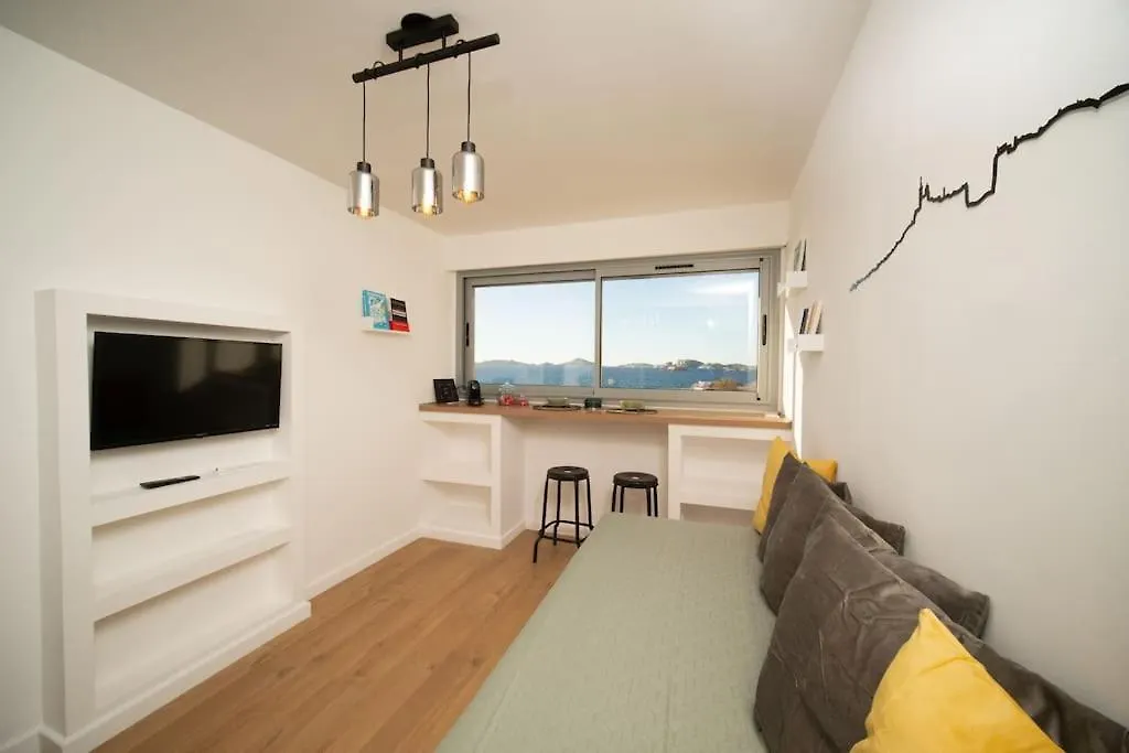 Apartment With Sea View 50M From The Beach location